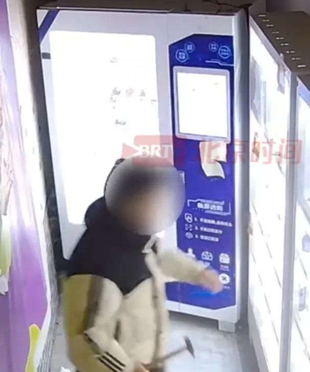 趣用品店主：此类针对性盗窃已非首次不朽情缘手机版男子凌晨持锤砸门偷情